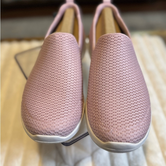 Skechers Go Walk Joy womens Walking Shoe NWT - Picture 2 of 6